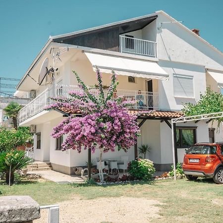 Vila Adriatik Ulcinj Exteriör bild
