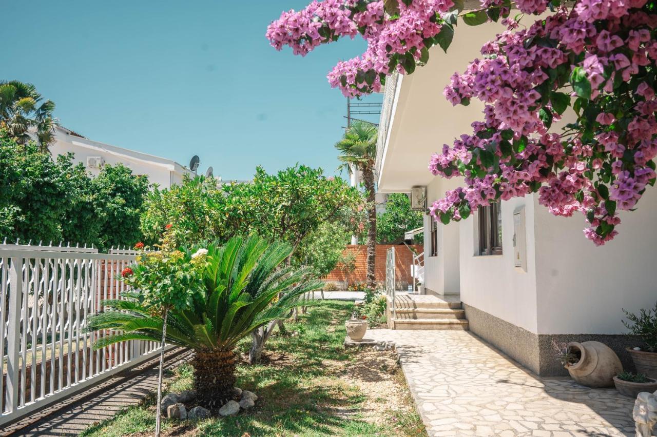 Vila Adriatik Ulcinj Exteriör bild