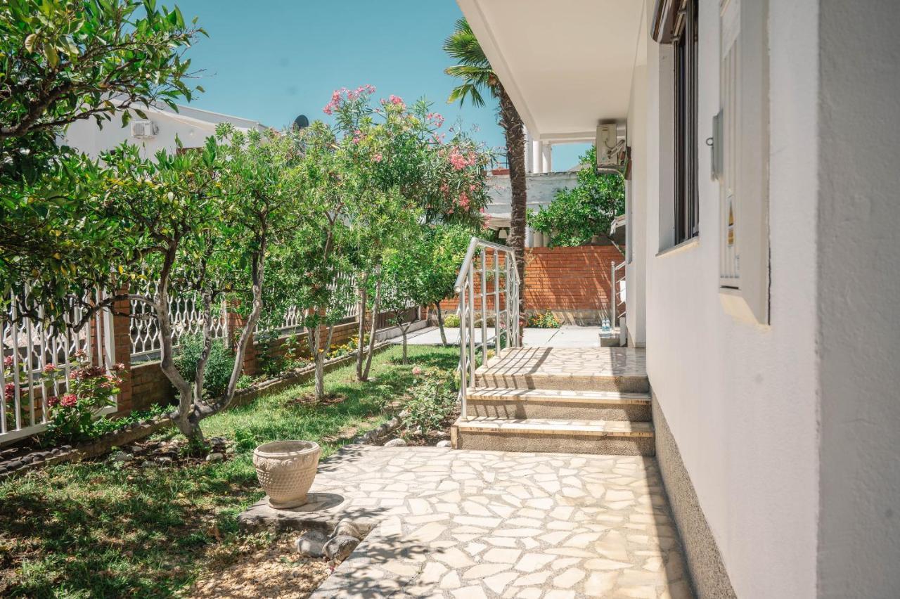 Vila Adriatik Ulcinj Exteriör bild
