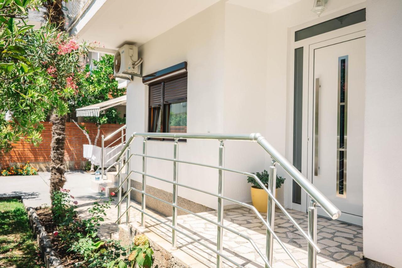 Vila Adriatik Ulcinj Exteriör bild
