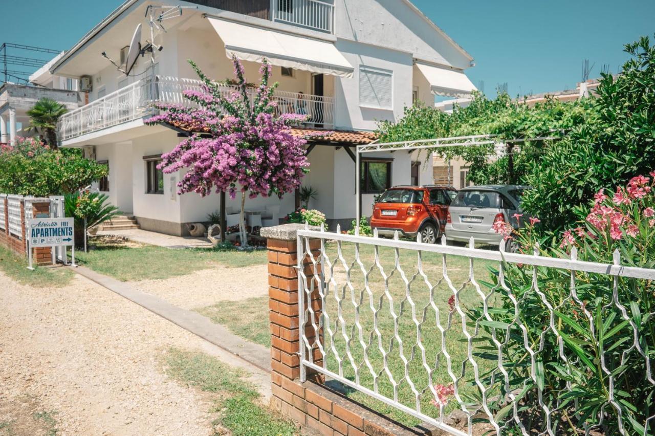 Vila Adriatik Ulcinj Exteriör bild
