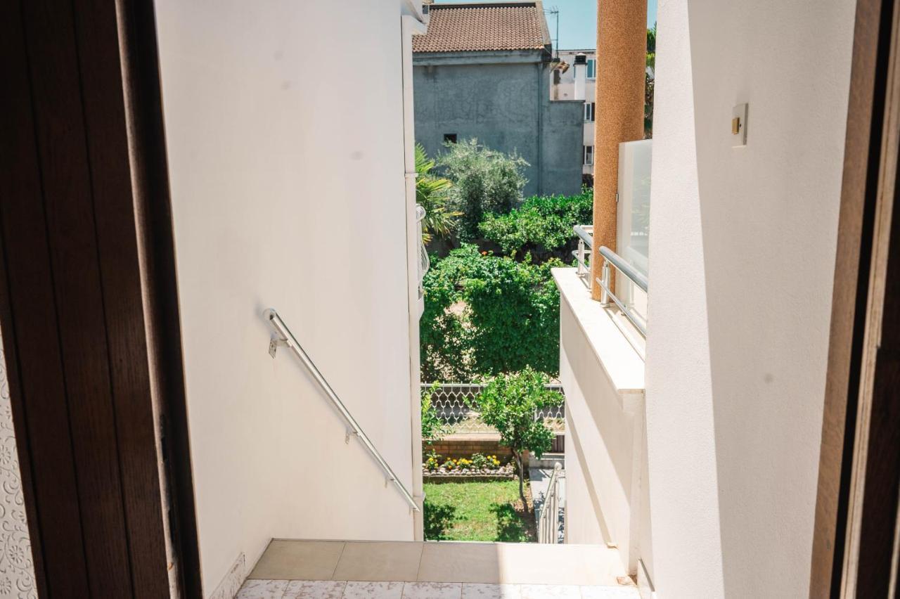 Vila Adriatik Ulcinj Exteriör bild