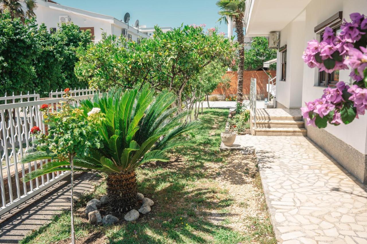 Vila Adriatik Ulcinj Exteriör bild