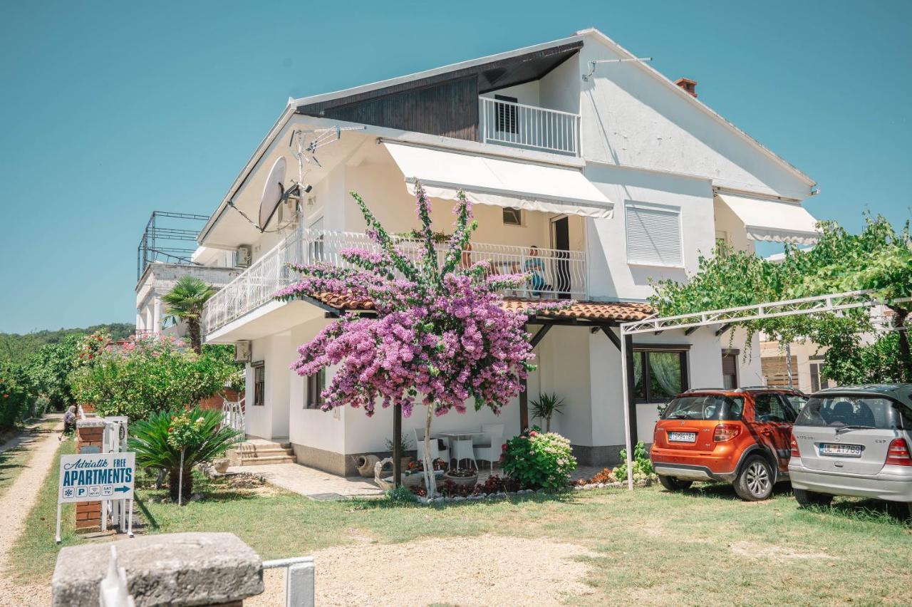 Vila Adriatik Ulcinj Exteriör bild