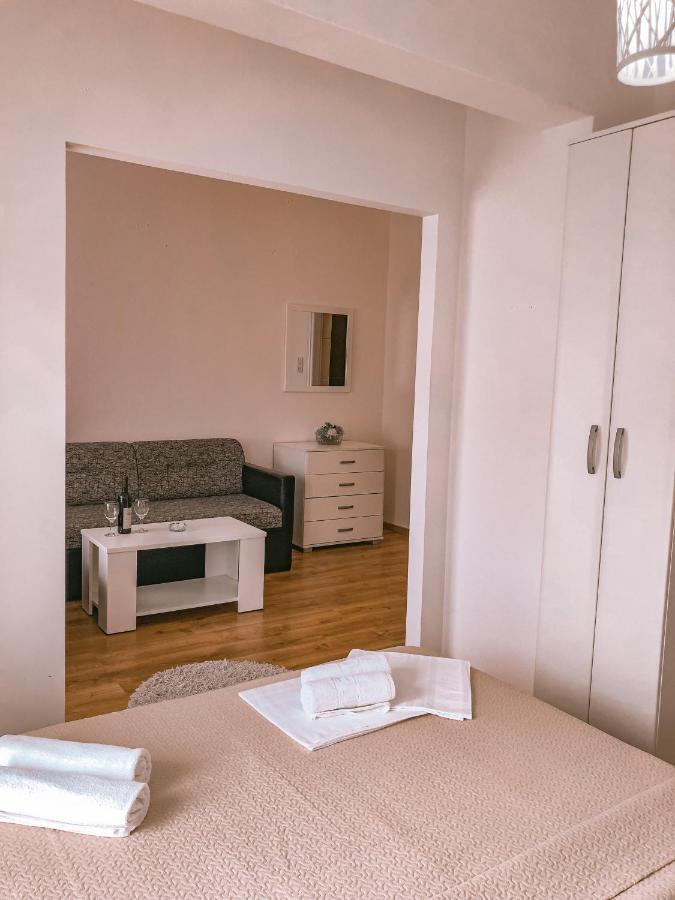 Vila Adriatik Ulcinj Exteriör bild