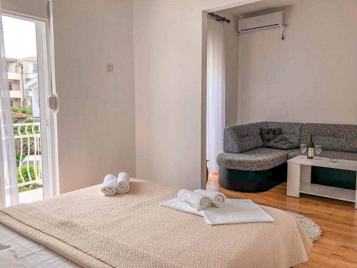 Vila Adriatik Ulcinj Exteriör bild