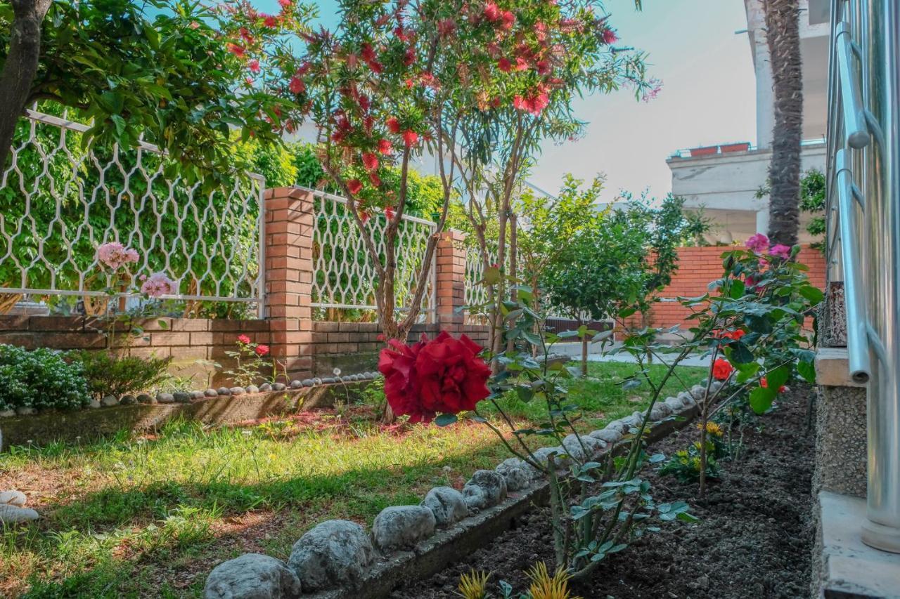 Vila Adriatik Ulcinj Exteriör bild