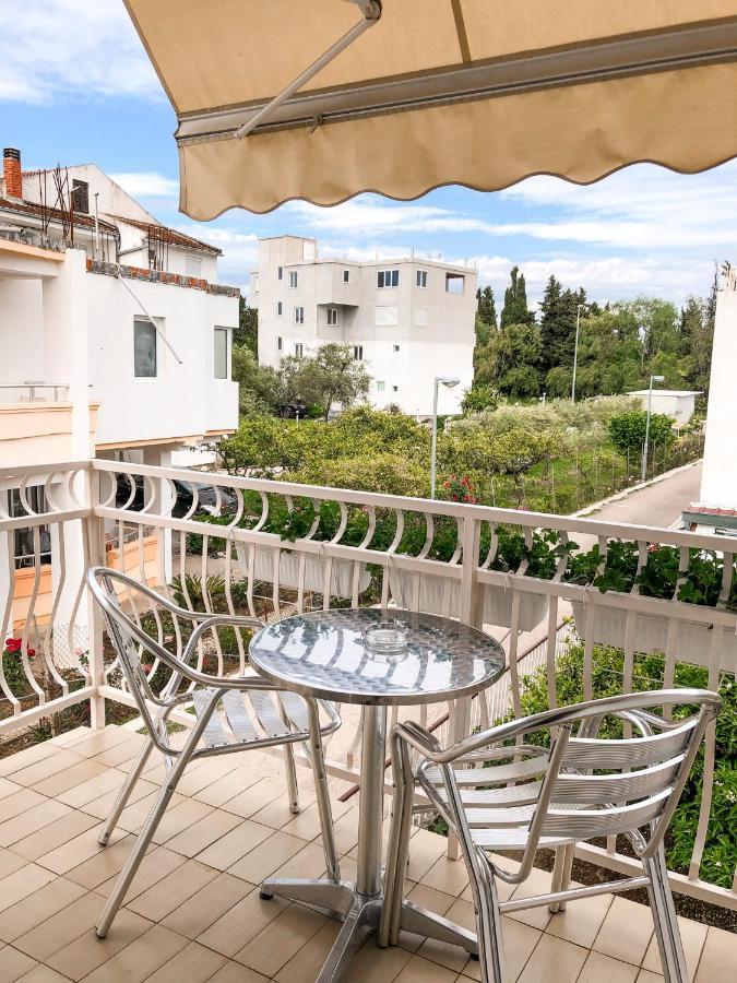 Vila Adriatik Ulcinj Exteriör bild